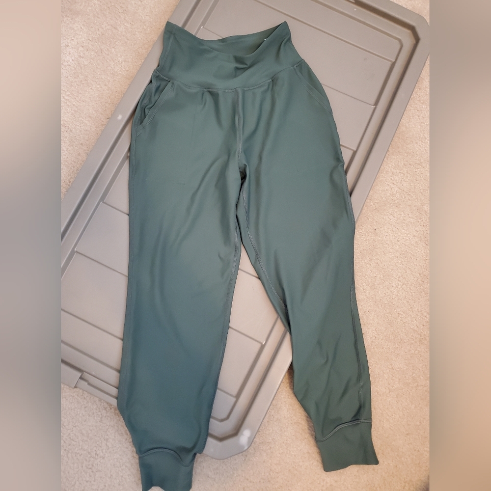 Old navy active high-rise jogger. Green. Size small. Very soft.